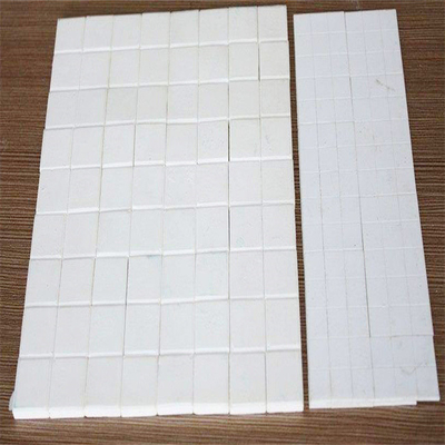 Forros altos resistentes da rampa de transporte dos azulejos 300x300 da alumina da abrasão