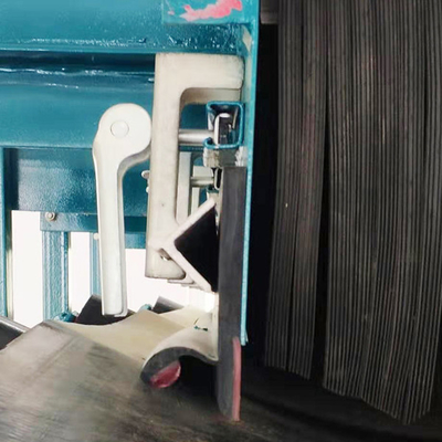 Transporte que contorna o ponto de transferência que sela o contorno duplo do poliuretano do selo
