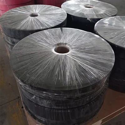 O Duro 60 suporta um transporte de correia de borracha preto da saia da folha para o cimento carbonoso